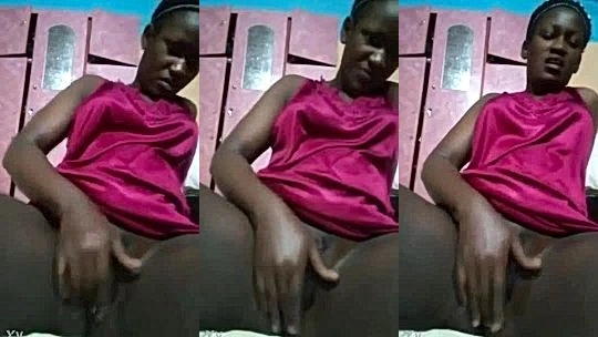 ebony princess rubbing her wet pussy